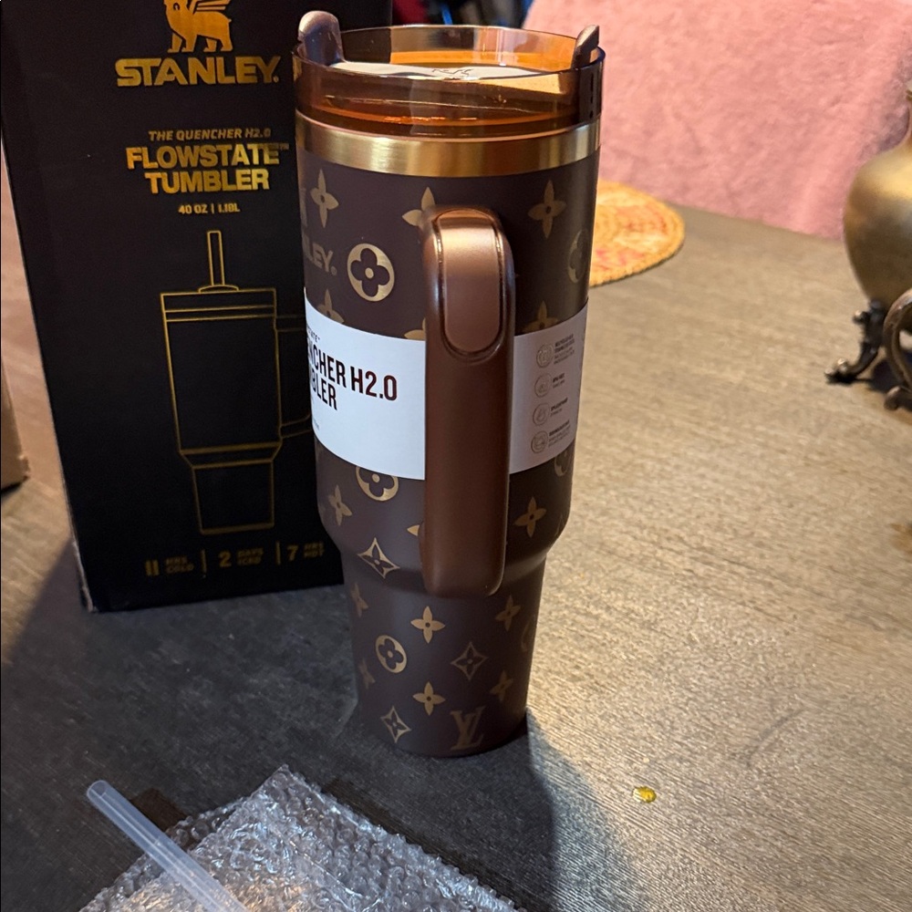 Stanley Quencher H2.0 Tumbler in Dark Brown - Picture 3 of 6